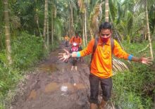Akses Masuk Desa Sungai Intan, Inhil Rusak Parah, Butuh Perhatian Pemerintah (foto/rgo) 