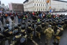 Polisi mengamankan aksi demo mahasiswa Bogazici University 