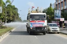 Jalan Lintas Timur Pangkalan Kerinci Disemprot Disinfektan (foto/Ardi) 
