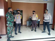 Kabag Ops saat melaksanakan PAM Vaksinasi