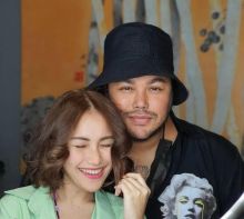 Ivan Gunawan Potong Rambut Ayu Ting Ting, Netizen Doakan Berjodoh (foto/ame) 