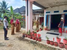 Polsek Pangkalan Lesung Bersama Tim Gugus Lakukan Tracking Kontak Terhadap Pasien Terkonfirmasi Covid-19