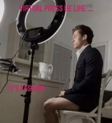 Tom Holland saat menjalani interview virtual