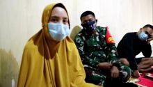 Hervina, guru honor di Bone yang dipecat kepala sekolah/foto:detik.com
