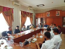 Warga Kuala Kampar Minta PLN Hidup 24 Jam (foto/Ardi) 