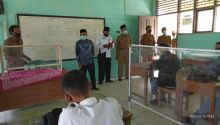 Sekretaris Komisi IV DPRD Inhil Tinjau Proses Pembelajaran Tatap Muka Hari Pertama (foto/int) 