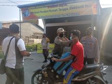 Pantau Prokes di Pelabuhan, Polsek Kuala Kampar Ajak Masyarakat Disiplin