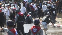 Militet Myanmar hadapi para pendemo