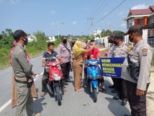 Polsek Bunut Lakukan Operasi Yustisi di Posko PPKM