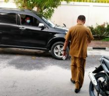 Hadi Prasetyo saat lari dari wartawan