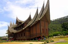 Istana Basa Pagaruyung. Foto: Jalan-Jalan Terus
