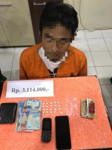TO Polisi, Pria di Tembilahan Hulu ini Tak Berkutik Ditangkap Satres Narkoba Polres Inhil (foto/rgo) 