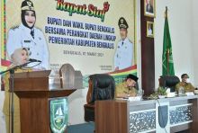 Bupati Bengkalis saat rapat pertama besama PD, OPD dab Camat