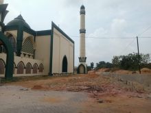 Wabub Zardewan Soroti Pekerjaan Paping Blok Ulul Azmi yang Tak Siap (foto/Ardi) 