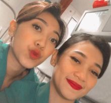 Josephine dan rekannya saat masih bertugas sebagai pramugari