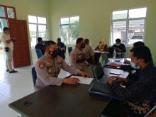 Polsek Kerumutan Laksanakan Giat Vaksinasi Covid-19 Tahap Pertama di Puskesmas Cinta Kecamatan Kerumutan