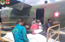 Petugas bersiap untuk melaksanakan modifikasi cuaca. (Ilustrasi). Foto: ist 