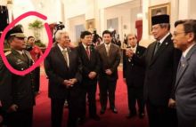 Viral Potret Jenderal Moeldoko Sikap Sempurna di Depan SBY, Netizen: Jangan Dikasih Panggung (foto/int) 