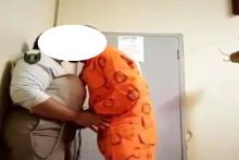 Seorang sipir perempuan di sebuah lembaga pemasyarakatan di Afrika Selatan tertangkap kamera melakukan aktivitas seksual dengan napi pria. Foto/Twitter @MinisterWaPain