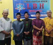 Rachman Ardian Maulana bersama para advokat LBH Indragiri