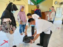 Penyaluran zakat kepada murid kurang mampu