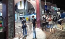 Polisi menemukan barang yang mencurigakan di depan masjid di Bengkulu. (Foto: Detik.com)