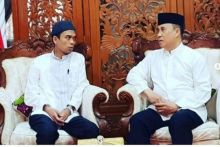 Ustaz Abdul Somad (UAS) bersama Duta Besar (Dubes) Indonesia di Khartoum, Sudan, Rossalis R Adenan. Foto/tangkapan layar Instagram UAS