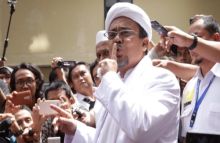 Habib Rizieq saat diperiksa dalam kasus makar. Foto: Kumparan.com