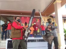 Press release pelaku pembalakan liar oleh Polres Bengkalis