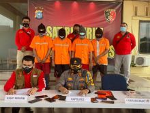 Empat pelaku pencurian besi