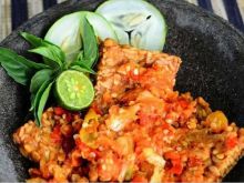 Tempe penyet sambal terasi