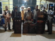 Menyalakan Musik Saat Tarawih, Alat Musik Pedagang Diamankan Satpol PP (foto/Ardi) 