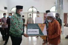 Bupati Siak Serahkan Zakat Harta ke UPZ Dayun (foto/lin) 
