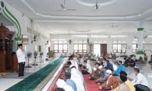 Safari Ramadhan ke Sungai Batang, Bupati Inhil Imbau Masyarakat Patuhi Protkes (foto/ist) 