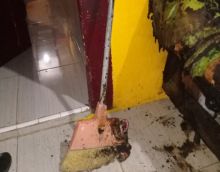 Rumah di Teluk Kuantan Dilempar Molotov, Pelaku Ditangkap Dalam Tempo Satu Jam (foto/zar) 