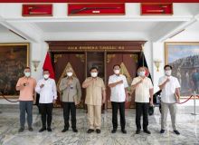 Acara penyerahan bantuan untuk Awak KRI Nanggala 402