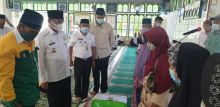 Safari di Enok, Bupati Inhil Salurkan Paket Premium Ramadhan Baznas (foto/ist) 