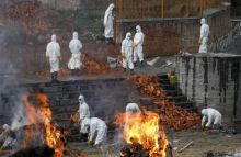 Kremasi warga Nepal. Foto: cnnindonesia.com/REUTERS/Navesh Chitrakar TPX IMAGES OF THE DAY