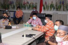 Tindaklanjuti SE Mendagri dan Menag, Pemkab Siak dan Instansi Vertikal Rapat Penanggulangan Penyebaran Covid-19 (foto/zar) 