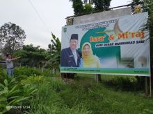 Spanduk kadaluarsa yang tak kunjung ditertibkan Satpol PP