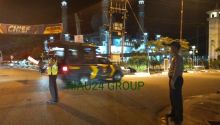 Pihak kepolisian saat menjaga di persimpangan Jalan di areal kota Bengkalis
