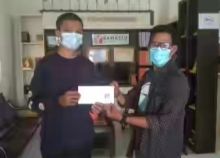 Perwakilan AMPD menyerahkan tuntutan terkait Pilkada Rohul