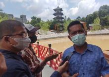 Azwendi saat diwawancarai wartawan