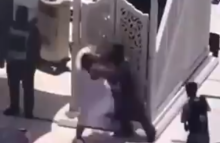 Tangkapan gambar penyerangan di Masjidil Haram. Foto: Twitter