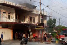 Rumah makan yang terletak di Jalan Antara Bengkalis