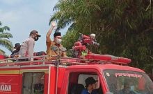 Tim Gugus Tugas Pemkab Siak Lakukan Penyemprotan Serentak di Wilayah Masyarakat yang Lakukan Isolasi Mandiri (foto/lin) 