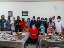 Foto bersama pengurus IKA Fakultas dengan Bupati Bengkalis, Kasmarni