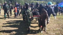 Jenazah Ali Mom saat dievakuasi, pelajar asli Papua itu tewas mengenaskan akibat aksi sadis gerombolan OPM.  Foto: int  