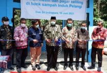 Resmikan Sarana Prasarana Bank Sampah Induk Pelangi, Bupati Siak Berharap Target Limbah Berkurang 30% Tahun 2025 Tercapai (foto/lin) 