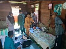 Berikan Layanan Prima Disdukcapil Siak, Lakukan Perekaman e-KTP Langsung ke Rumah Warga (foto/lin) 